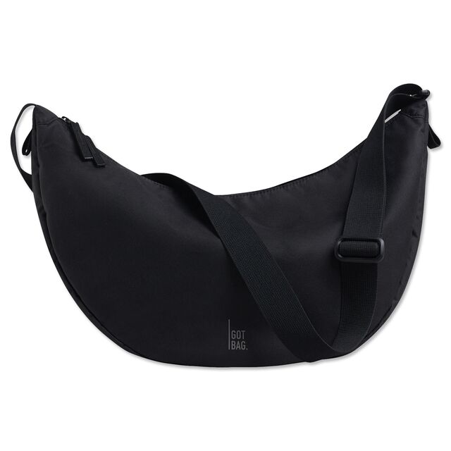 schwarze Umhängetasche in Form eines Halbmonds mit der Aufschrift GOT BAG.