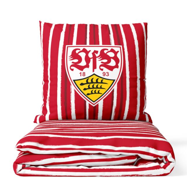zusammengelegte rote Bettwäsche mit weißen Streifen und VfB Wappen