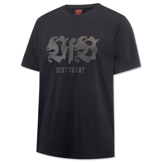 schwarzes T-Shirt mit großem schwarzen VfB Schriftzug und der Aufschrift Stuttgart darunter