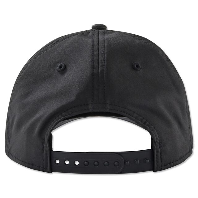 schwarze Rückseite der Kappe mit Snapback zur Größeneinstellung