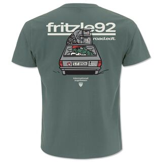 blassgrüne Rückseite des T-Shirts mit der Aufschrift Fritzle 92 und einem Bild von Fritzle bei einem Roadtrip