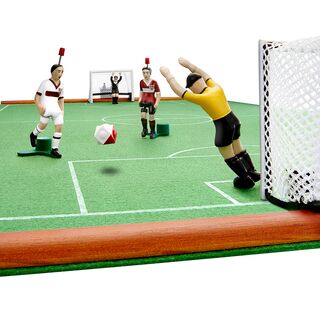 Spielszene nachgestellt mit dem VfB TIPP-KICK Spiel