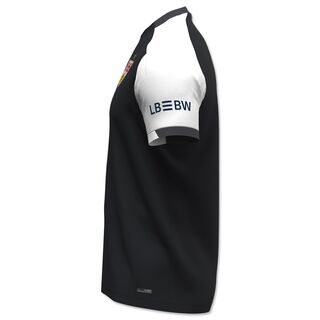 Seitensicht des schwarz-weißen Trainingsshirts 25/26 mit LBBW auf dem Ärmel