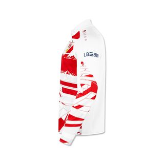 Seitenansicht der weißen Trainingsjacke mit rotem Muster. Auf dem Ärmel das dunkelblaue Logo von LBBW. Vorne ist teilweise das VfB Stuttgart Wappen zu sehen.