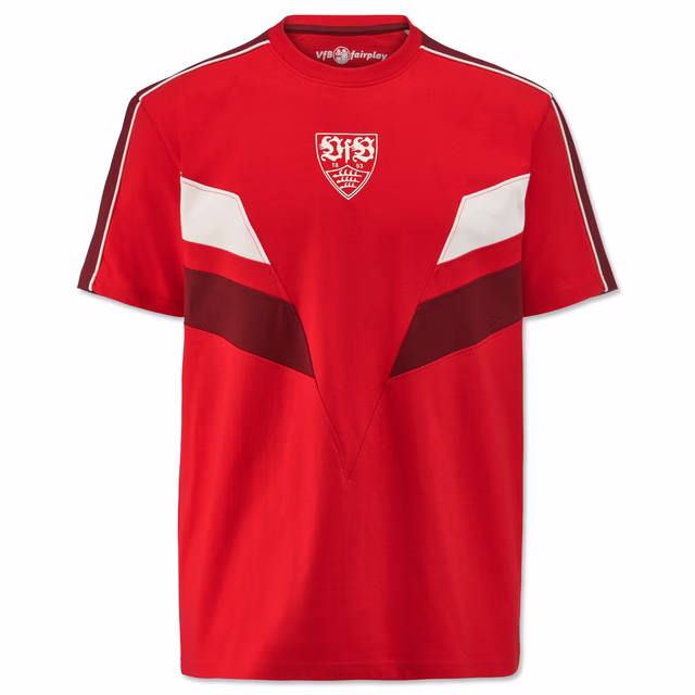 rotes T-Shirt mit dunkelroten und weißen Details und VfB Wappen auf der Vorderseite