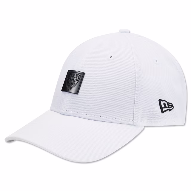 Weiße Cap mit VfB Wappen in anthrazit 