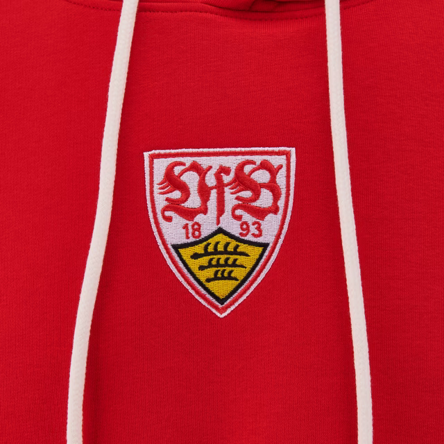 Nahaufnahme des VfB Wappens auf dem Hoodie
