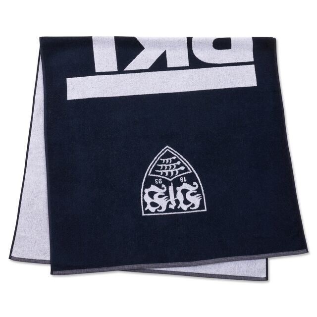 zusammengefaltetes, dunkelblaues Handtuch mit weißem VfB Wappen