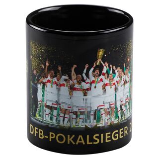 schwarze Tasse mit DFB-Pokalsieger-Foto und der Aufschrift DFB-Pokalsieger 2025