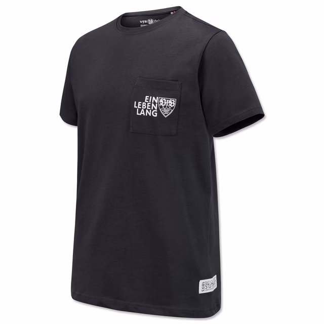 Schwarzes T-Shirt mit Brusttasche und Schriftzug Ein Leben Lang, inklusive VfB Wappen 