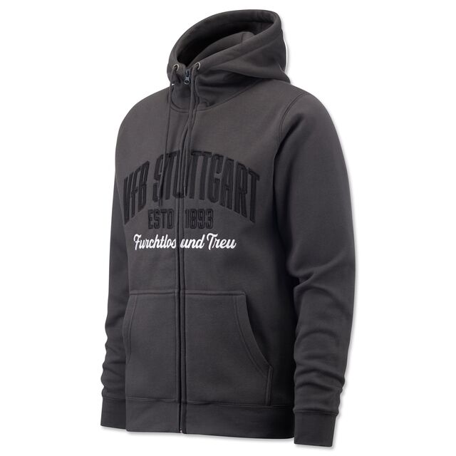 graue Hoodiejacke mit Kängurutaschen und der Aufschrift VfB Stuttgart ESTD 1893 und furchtlos und treu
