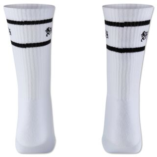 Rückseite der weißen Socken mit schwarzem Doppelstreifen und VfB Schriftzug