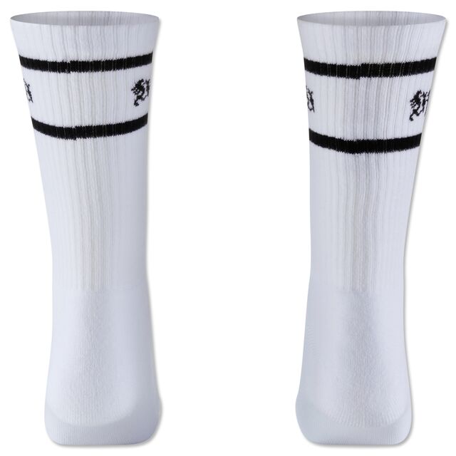 Rückseite der weißen Socken mit schwarzem Doppelstreifen und VfB Schriftzug