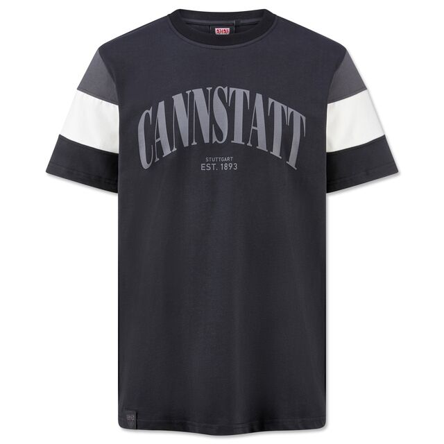 schwarzes T-Shirt mit grauem und weißem Streifen an den Ärmeln und der Aufschrift Cannstatt Stuttgart est. 1893 auf der Vorderseite