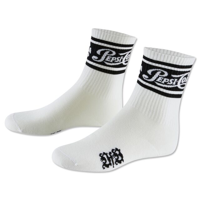 Weiße Socken mit schwarzen Akzenten und Schriftzug Pepsi Cola sowie Schriftzug VfB 
