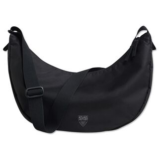schwarze Umhängetasche in Form eines Halbmonds mit VfB Wappen