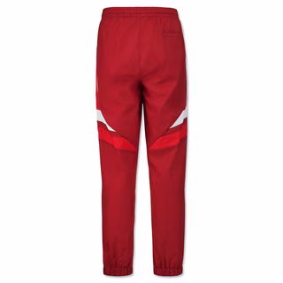 rote Rückseite der Hose im Retro-Stil