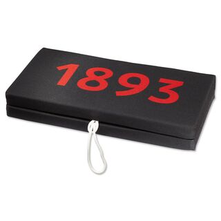 schwarzes, zusammengeklapptes Sitzkissen mit roter 1893