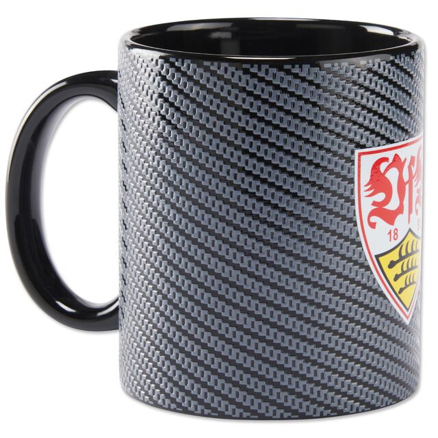 Tasse in Carbon Optik mit VfB Wappen von der Seite