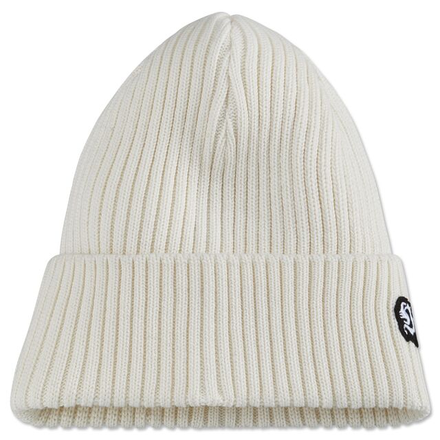 weiße Beanie mit kleinem VfB Logo