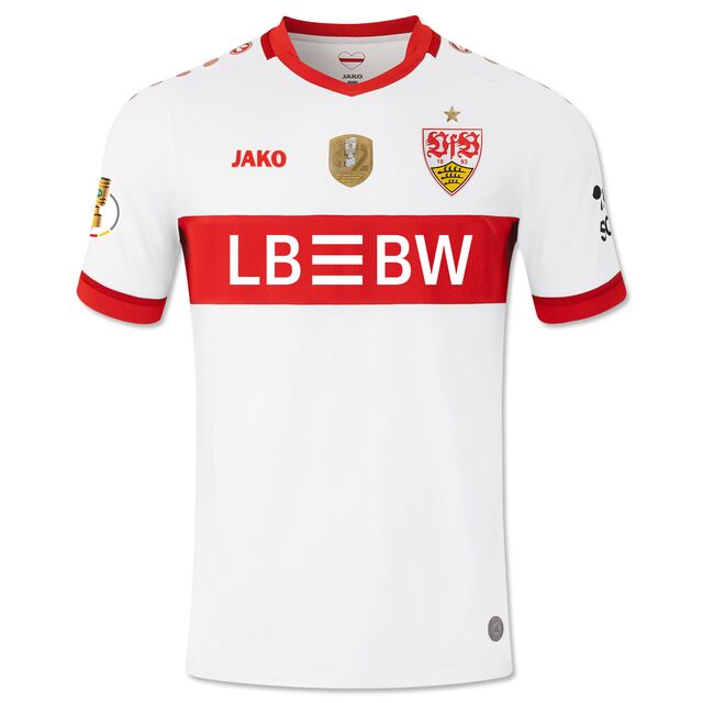 weißes Finaltrikot des VfB im DFB Pokalfinale 2025 mit rotem Brustring, LBBW Logo, JAKO Logo, VfB Wappen und Finalbadge