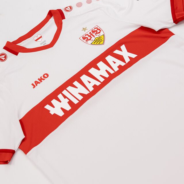 weißes Trikot mit roten Elementen, Winamax im Brustring und VfB Wappen auf der Brust
