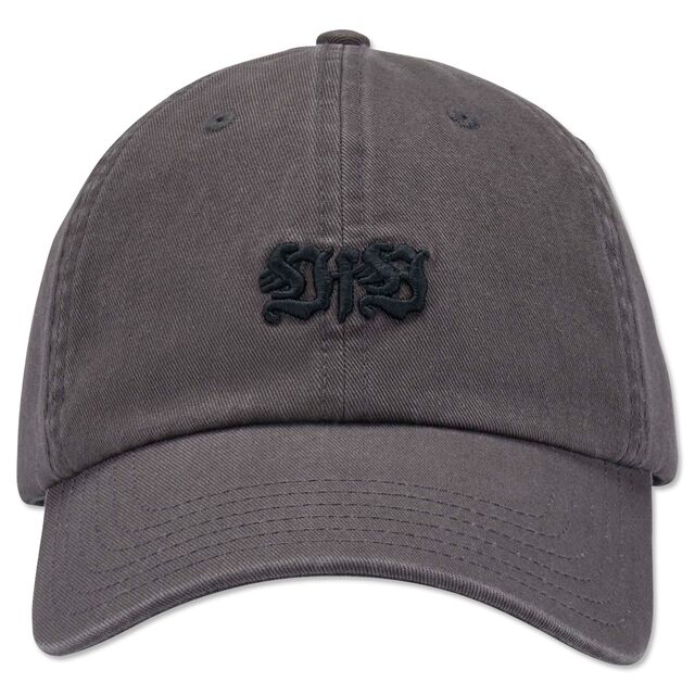 graue Cap mit schwarzem VfB Logo in der Mitte 
