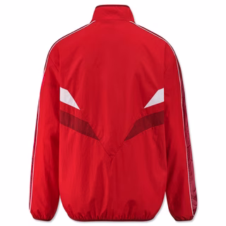 rote Rückseite der VfB Jacke Retro mit weißen Details