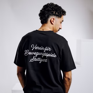 Tiago Thomas trägt das T-Shirt Clubhouse Kollektion