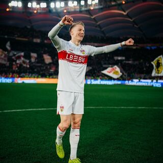 Chris Führich trägt das VfB Haimtrikot 25/26 