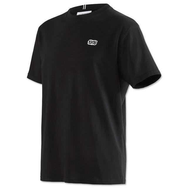 schwarzes T-Shirt mit kleinem VfB Logo auf der Brust