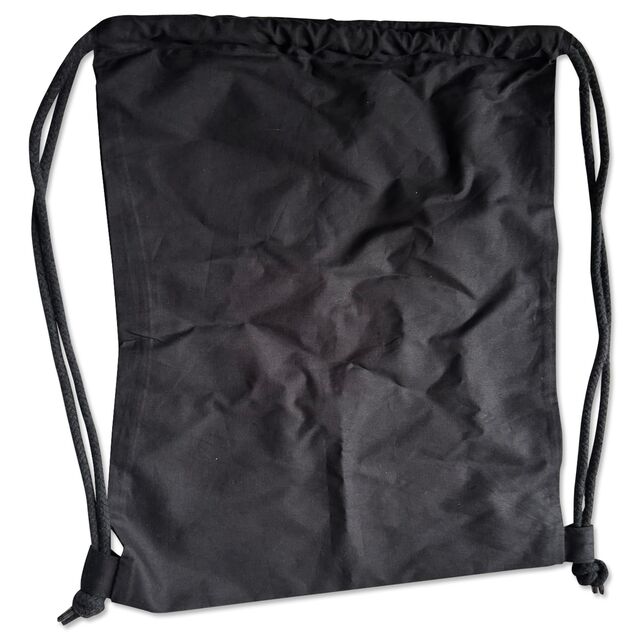 schwarze Rückseite des Turnbeutels