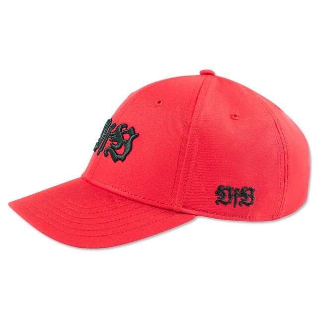 rote Kappe mit schwarzem VfB Logo auf der Vorderseite und an der Seite