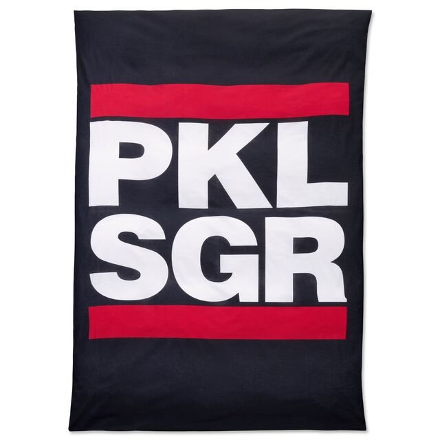 schwarze Decke mit Schriftzug PKL SGR 