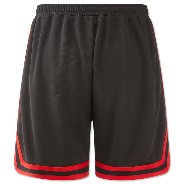 schwarze Rückseite der Shorts mit roten Streifen am unteren Rand