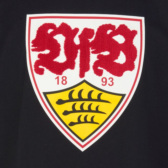Nahaufnahme des VfB Wappens mit erhabener Oberfläche auf dem VfB T-Shirt Wappen