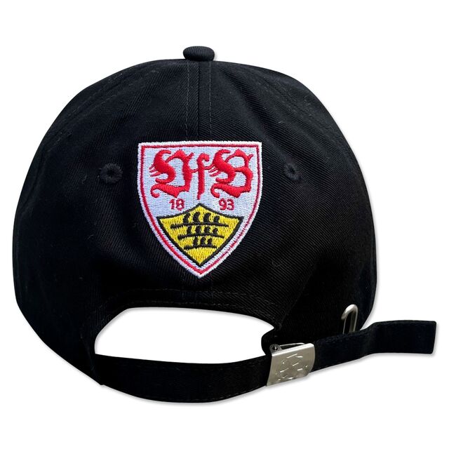 schwarze Rückseite mit VfB Wappen und Schnalle zur Größeneinstellung der VfB CL Cap Ultimate Stage