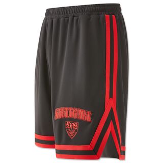 schwarze Shorts mit roten Elementen, dem VfB Wappen und der Aufschrift Stuttgart auf dem linken Bein