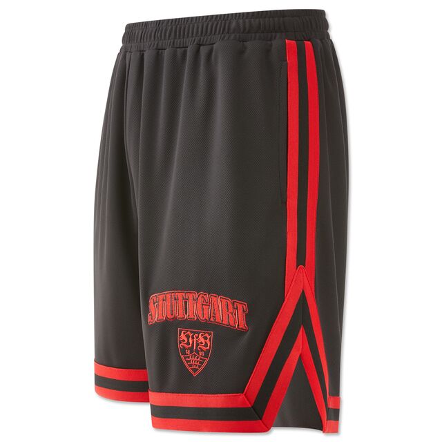 schwarze Shorts mit roten Elementen, dem VfB Wappen und der Aufschrift Stuttgart auf dem linken Bein