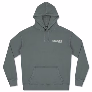blassgrüner Hoodie mit Kängurutaschen mit der Aufschrift fritzle 92 auf der Brust