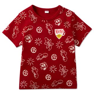 rotes T-Shirt mit Fußball- und Sommermotiven sowie dem VfB Wappen auf der Brust