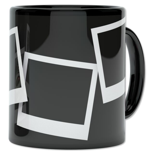 schwarze Tasse mit leeren Polaroid Bildern