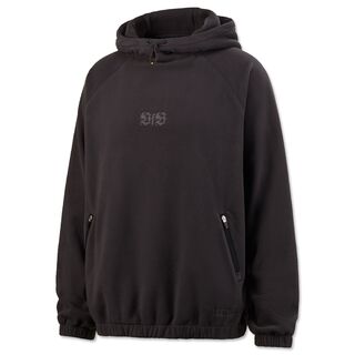 schwarzer Fleece Hoodie mit kleinem schwarzen VfB Schriftzug in der Mitte und mit zwei Seitentaschen
