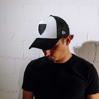 VfB New Era Cap Trucker Wappen schwarz