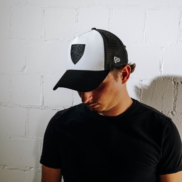 VfB New Era Cap Trucker Wappen schwarz