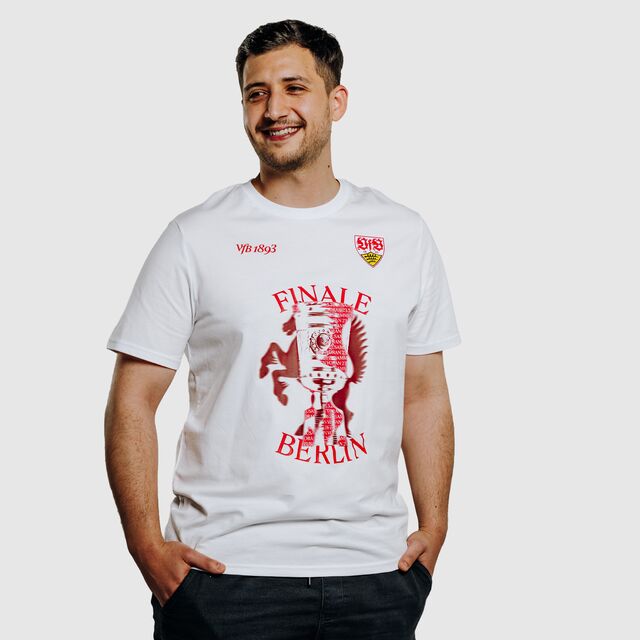 Weißes T-Shirt mit Aufdruck Finale Berlin und Grafik des DFB Pokals und Stuttgarter Stute, Schriftzug VfB 1893 und VfB Wappen auf der Brust 