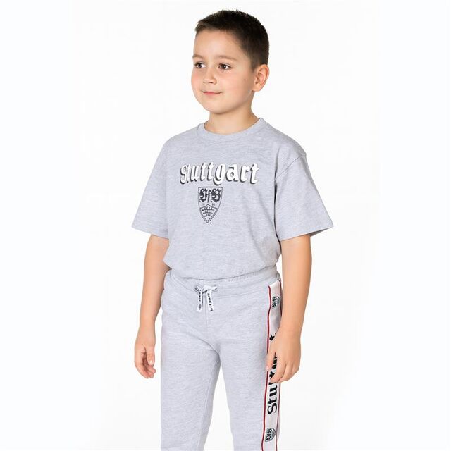 Kids T-Shirt in hellgrau mit weißem Stuttgart Schriftzug und schwarzem VfB Wappen 