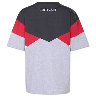 Rückseite des T-Shirts in Grau, Rot und Schwarz mit weißer Stuttgart Aufschrift am Kragen