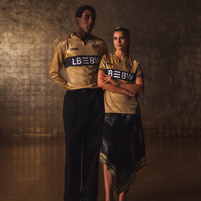 Model Bild mit goldenem Trikot 