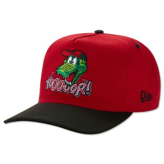 rote Cap mit schwarzem Schirm, Fritzles Gesicht und dem Schriftzug Tooooor auf der Vorderseite